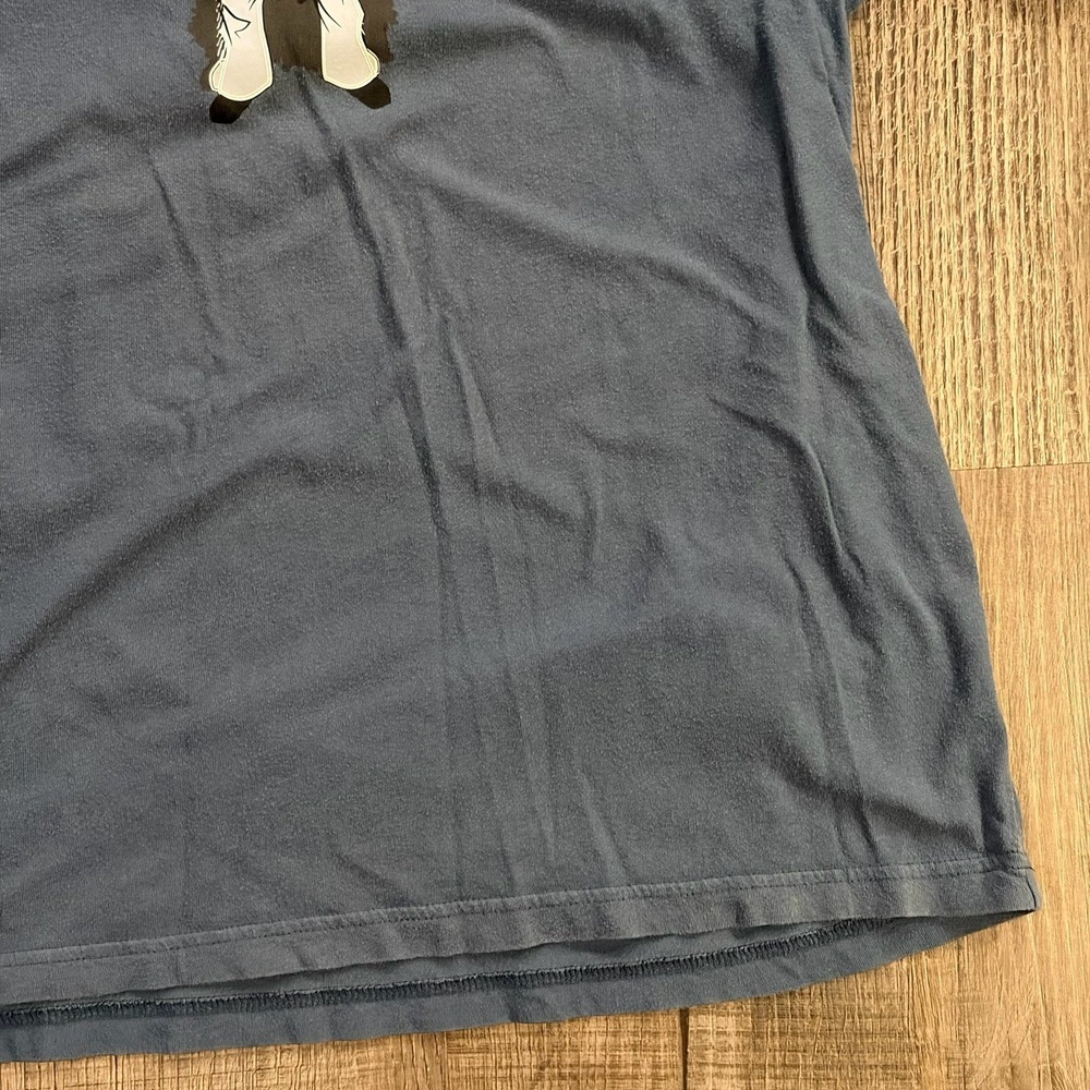 Yeti Mountain Man Holding Cooler Blue Mens Size L Short Sleeve Tee Shirt - Picture 4 of 8